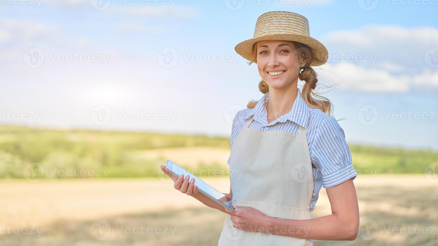 Woman farmer straw hat smart farming standing farmland smiling using digital tablet Female agronomist specialist research monitoring analysis data agribusiness photo