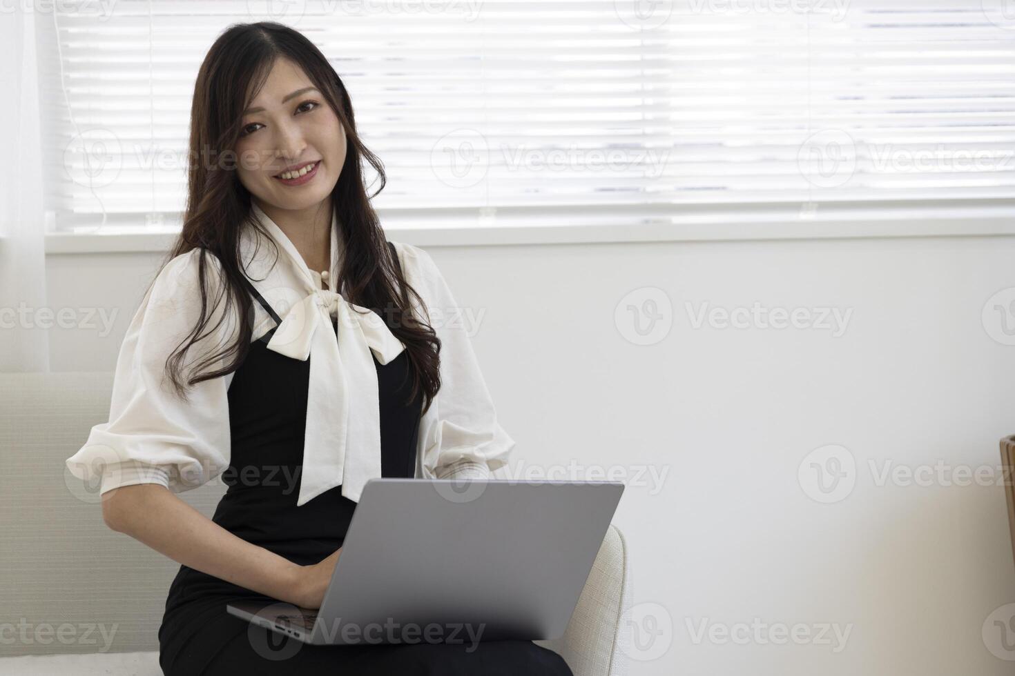 A working Japanese woman by remote work in the home office closeup photo