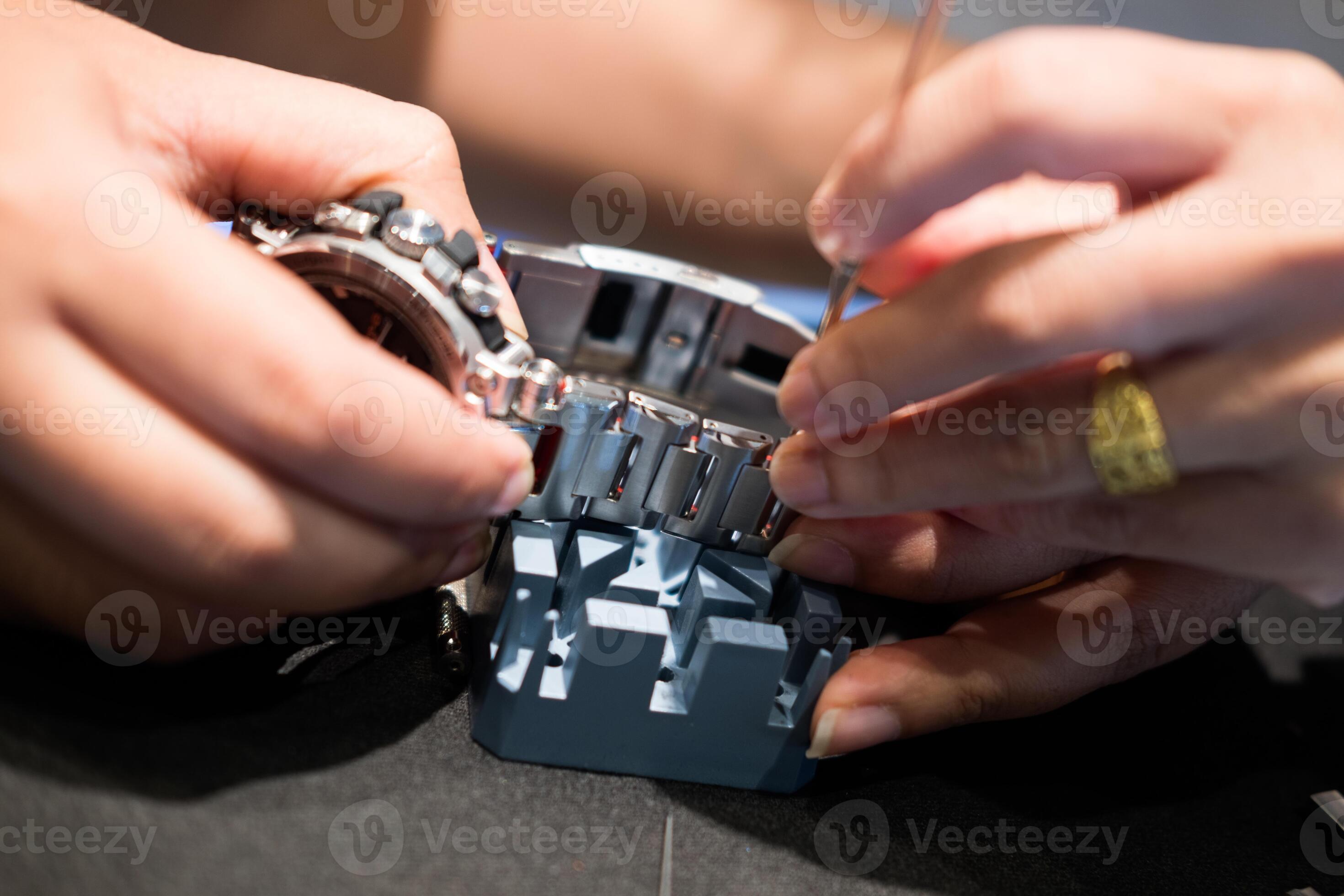 Spring bar tool used to remove spring bars to change watch strap