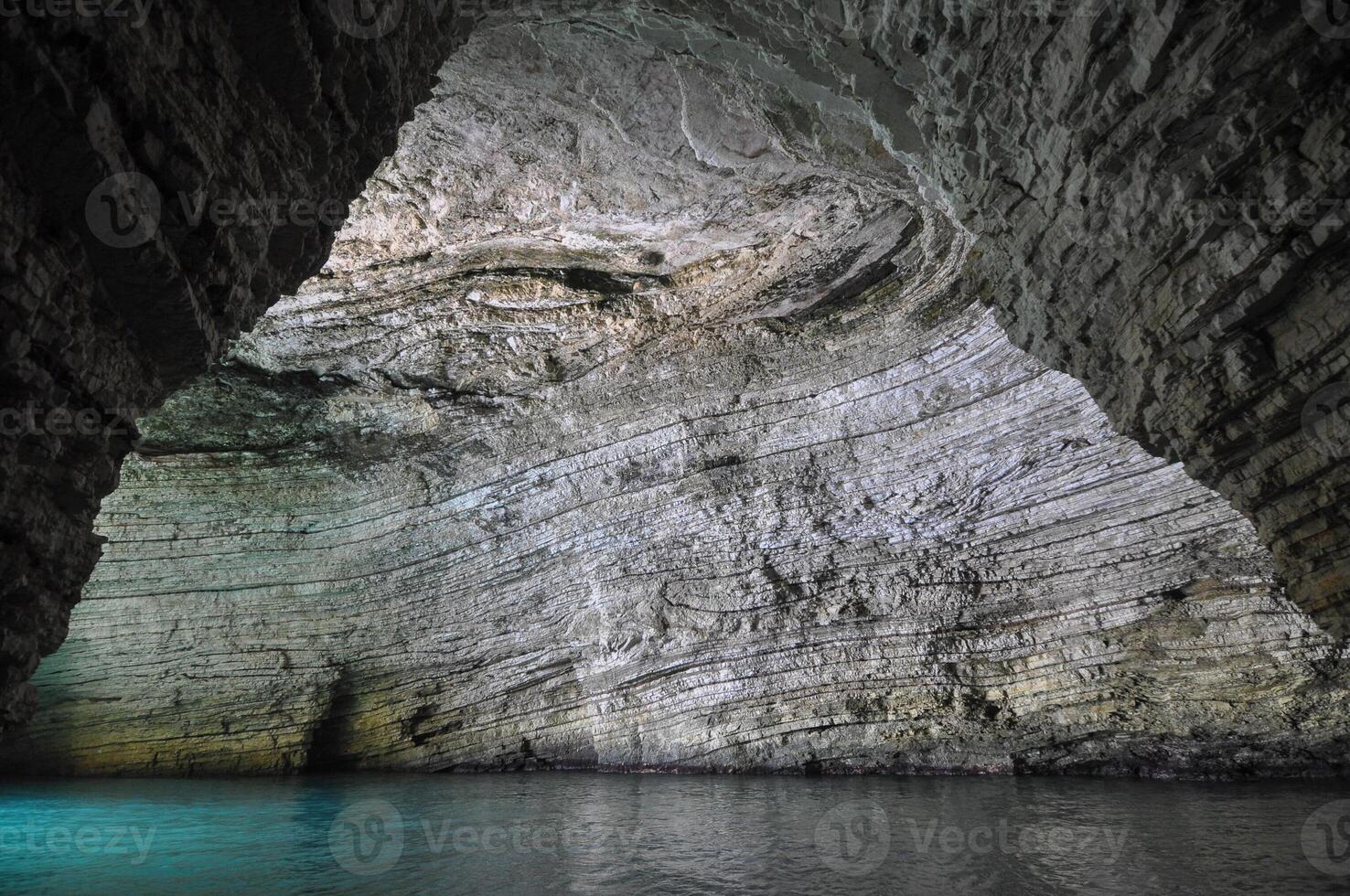 cuevas marinas en vieste foto