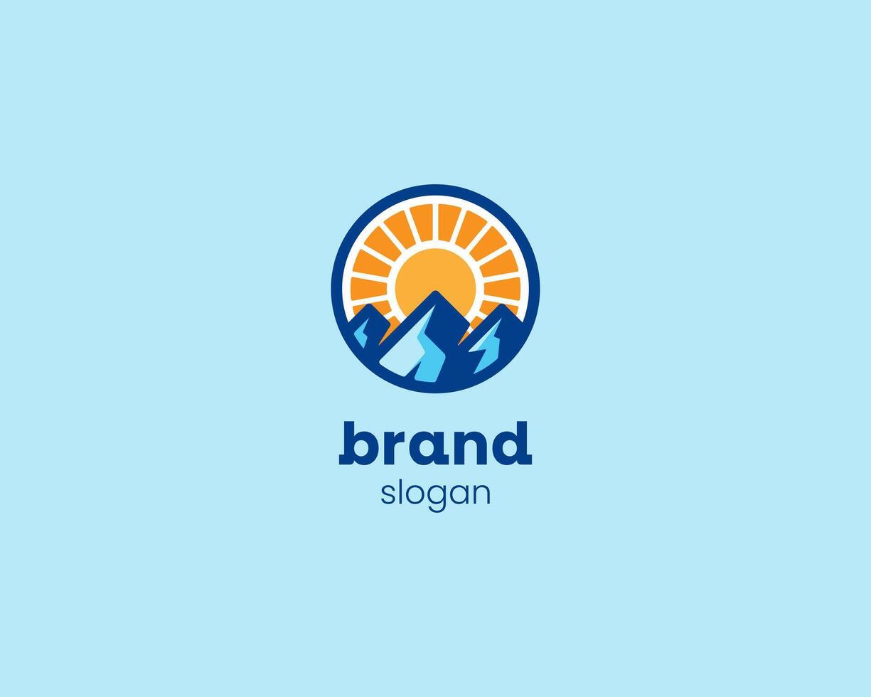 creativo montaña con Dom ligero logo vector