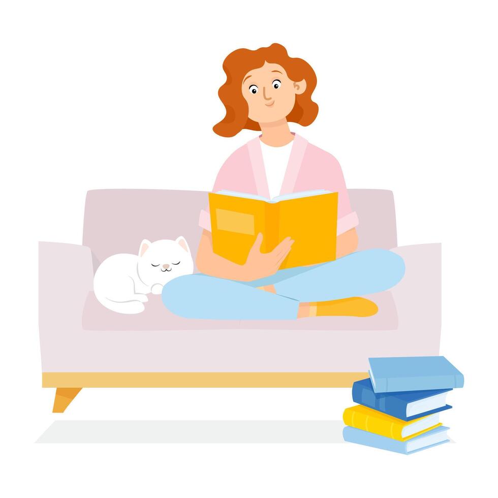 linda joven Pelirrojo mujer sentado en el sofá con un gato y leyendo un libro vector