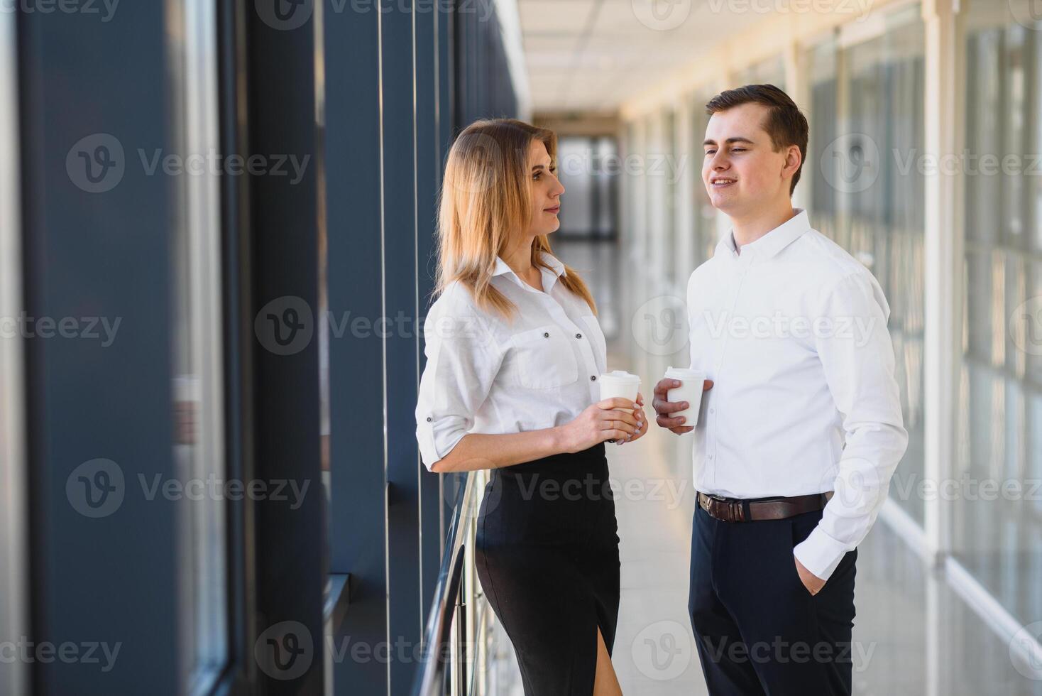 negocio personas reunión y teniendo un café descanso foto