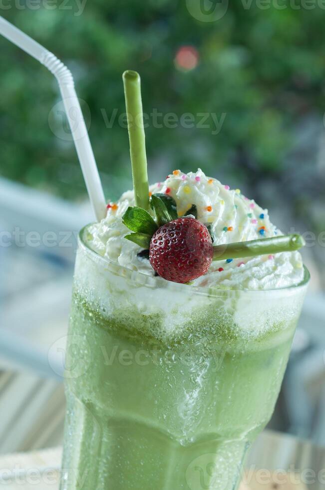 Iced green tea with Creamy Float photo