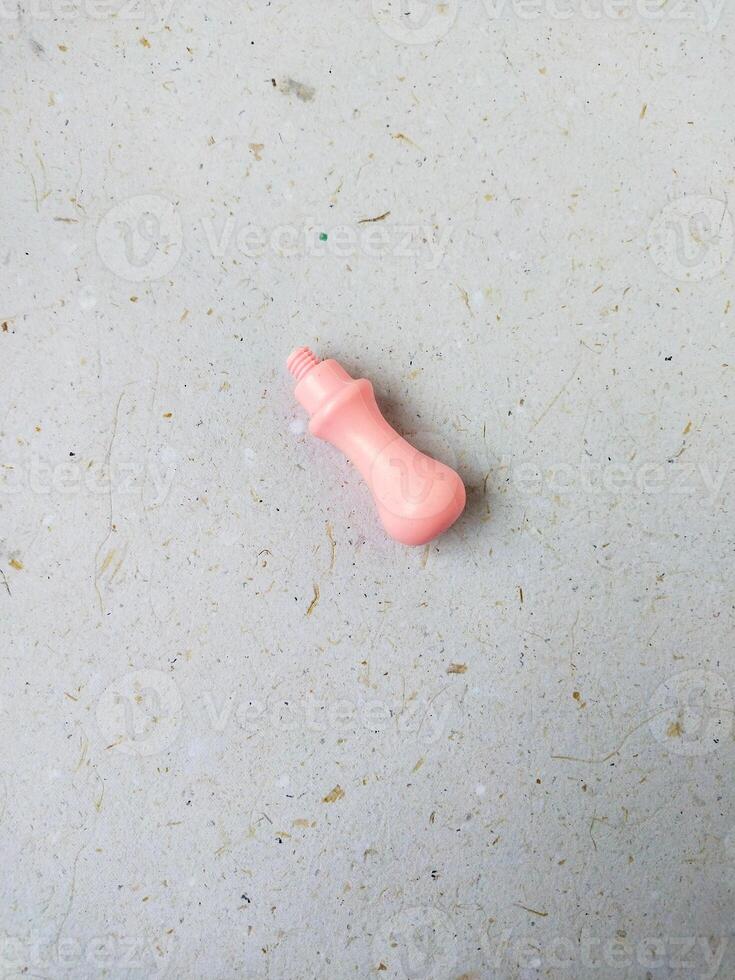 a closeup shot of a pink rubber pin photo