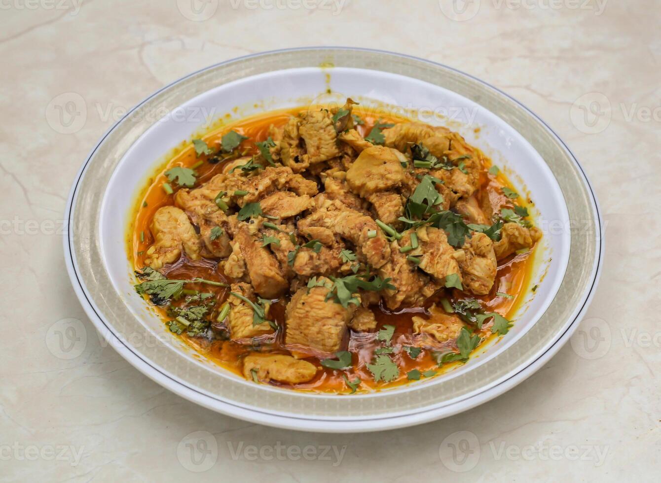 servido en plato aislado en mesa parte superior ver de indio y pakistaní picante comida foto