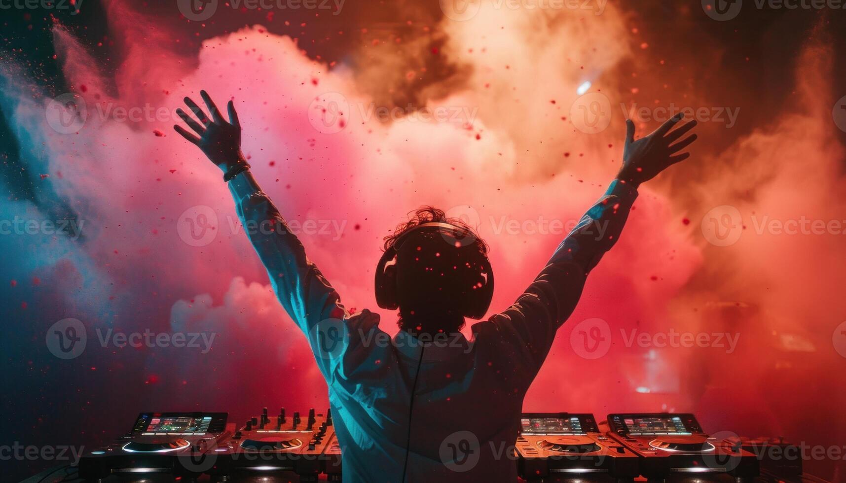 ai generado DJ celebrando el golpear a un vibrante concierto foto