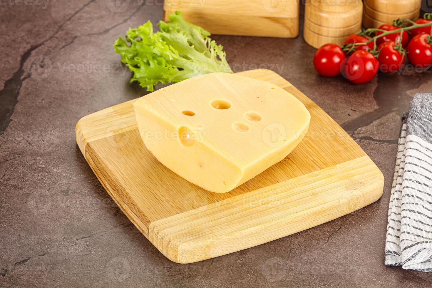 gastrónomo maasdam queso con agujero foto