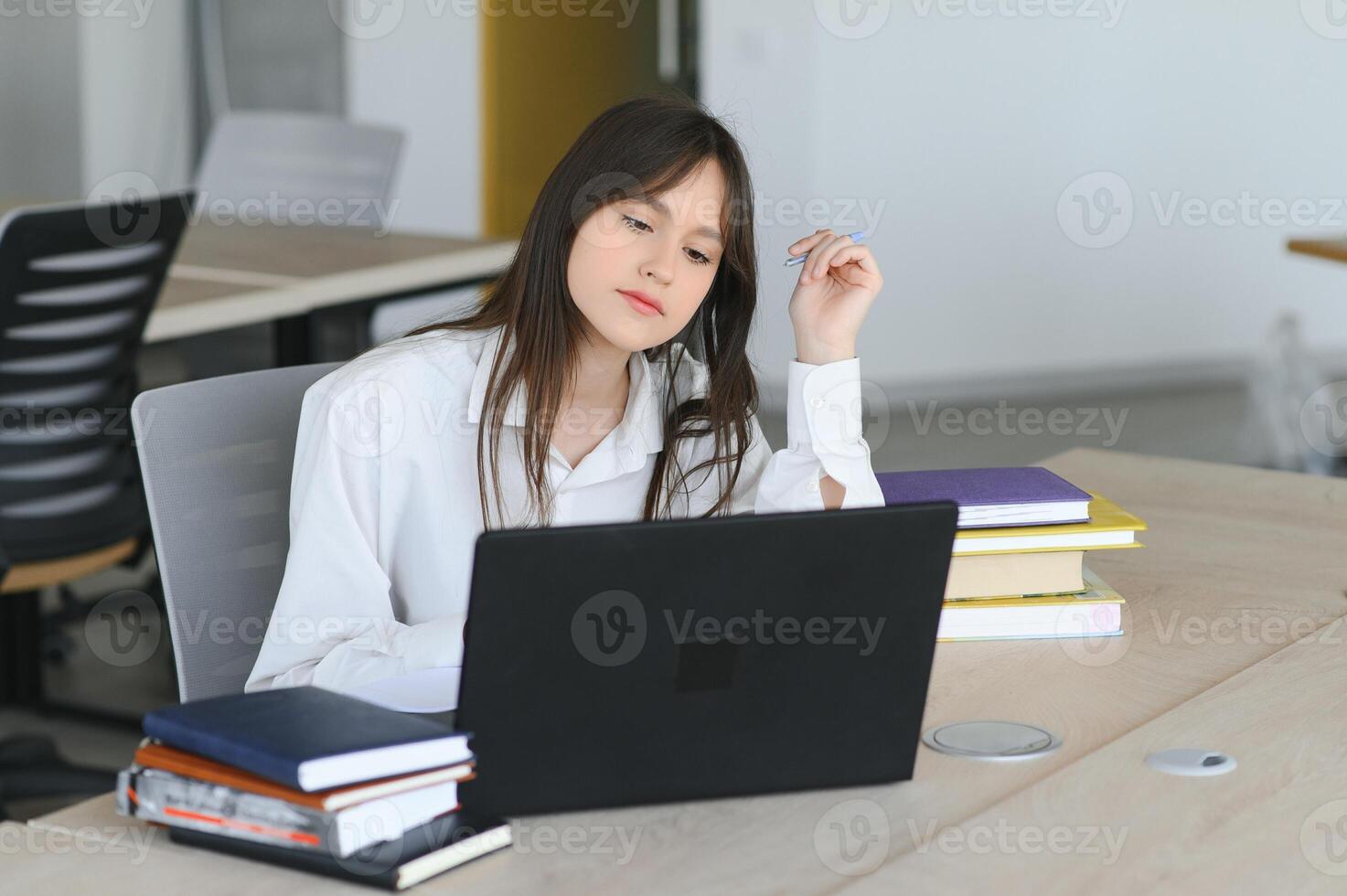 girl at the desk in school photo