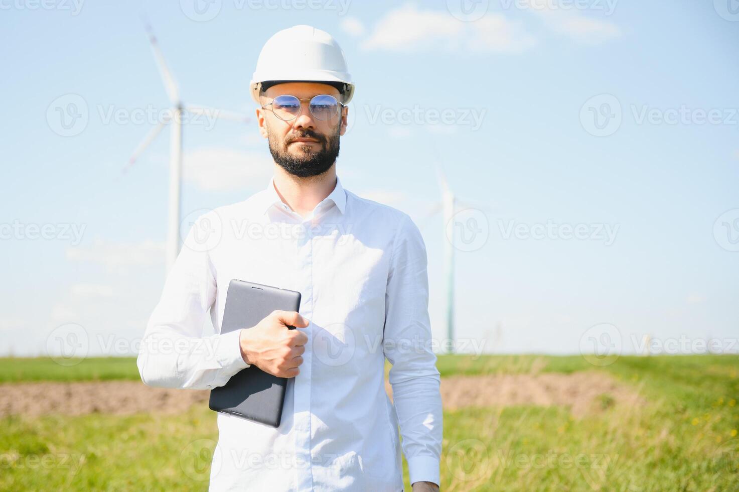 ingeniero en campo comprobación en turbina producción foto