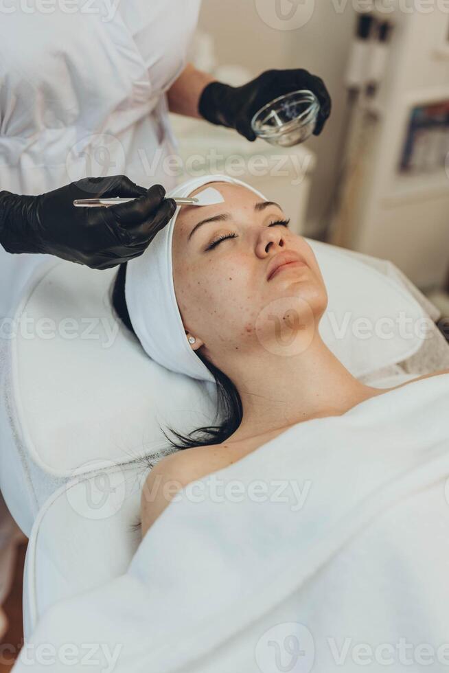 A girl at a cosmetologist does cosmetic procedures. Skin cleansing photo