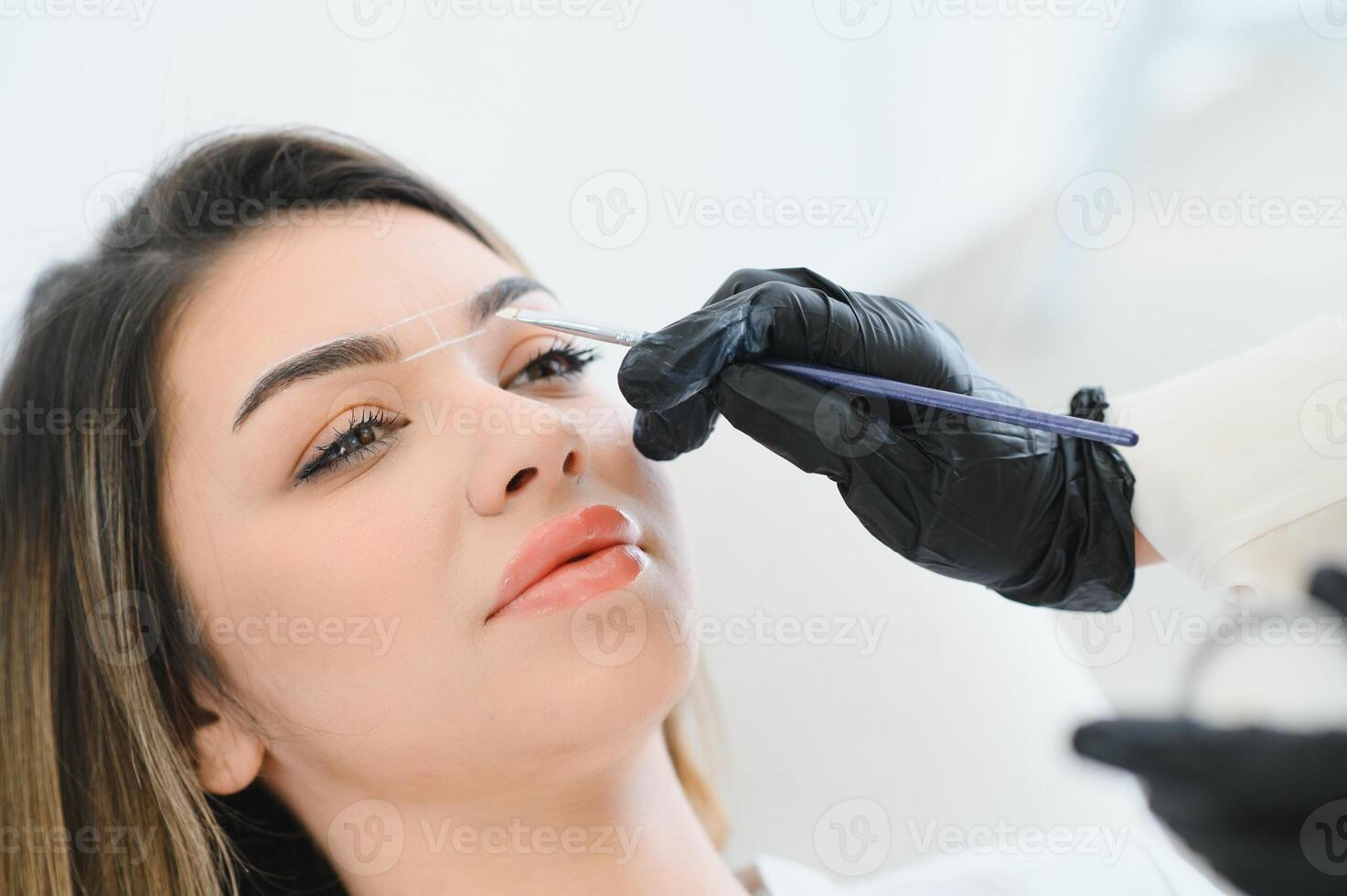 Master making permanent eyebrow make up photo