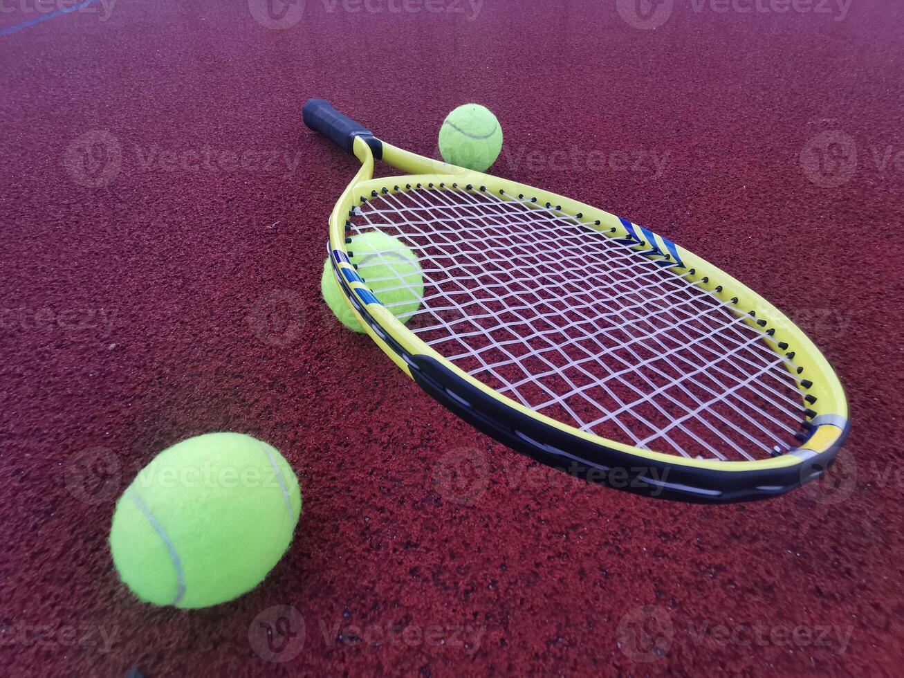 tennis racket with a tennis ball on a tennis court photo