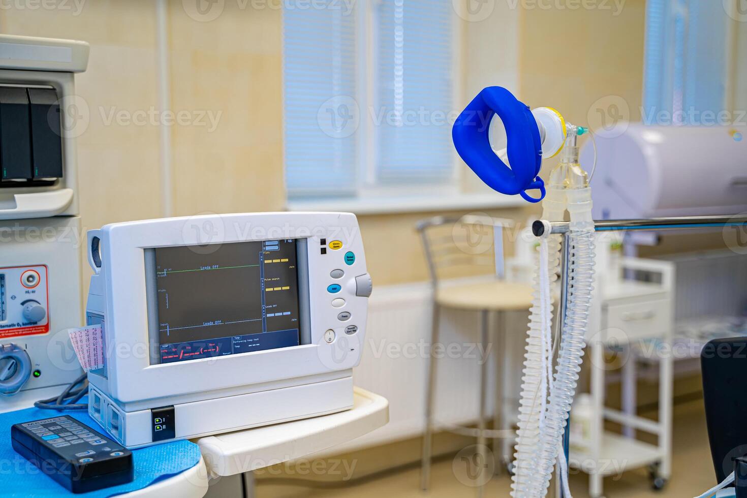 mecánico ventilación equipo. pantalla con resultados. neumonía diagnosticando. ventilación de el livianos con oxígeno. covid-19 y coronavirus identificación. pandemia. foto