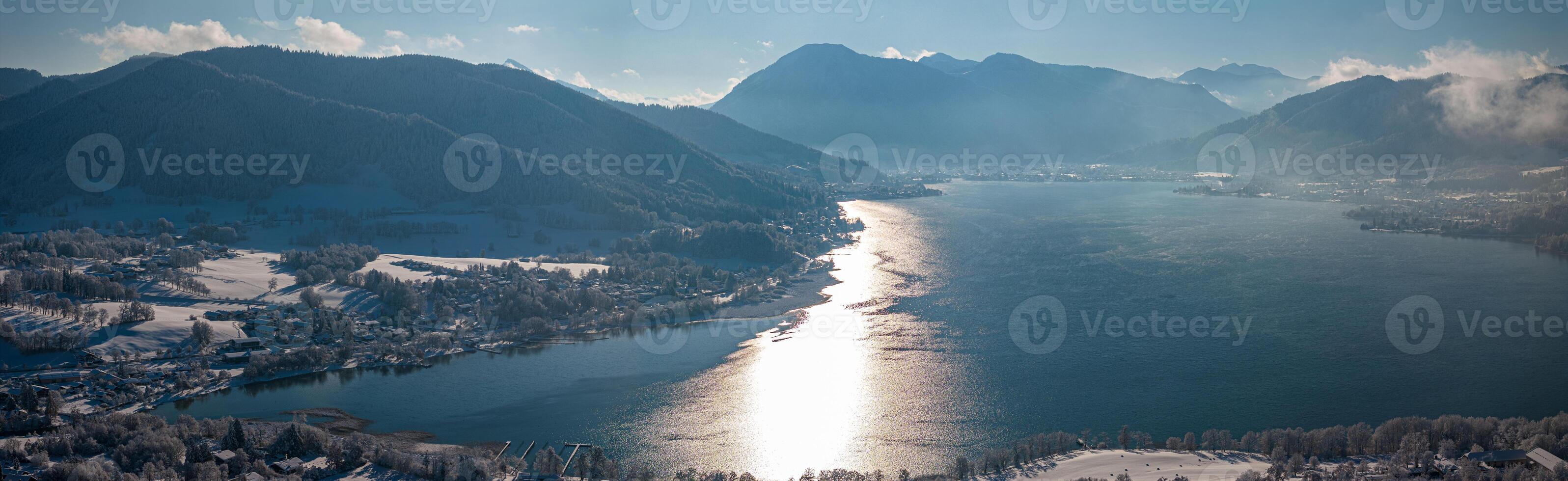 Tegernsee lago baviera hermosa invierno panorama. karwendel Alpes foto