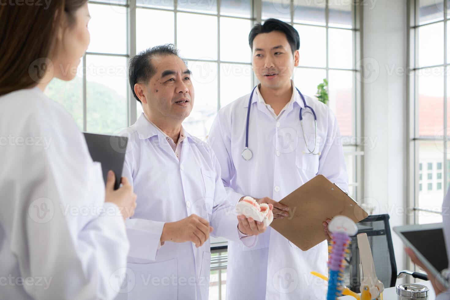 A medical professor is lecturing on a case study related to oral and dental treatment to medical students photo