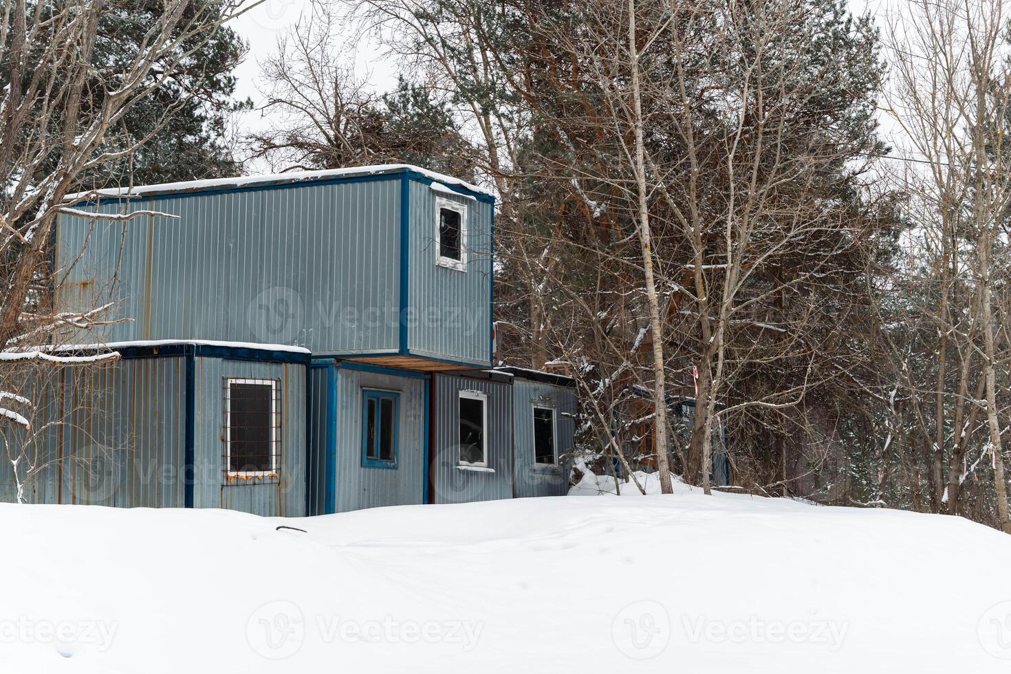 Construction trailer with windows on snow-covered site, shift housing photo