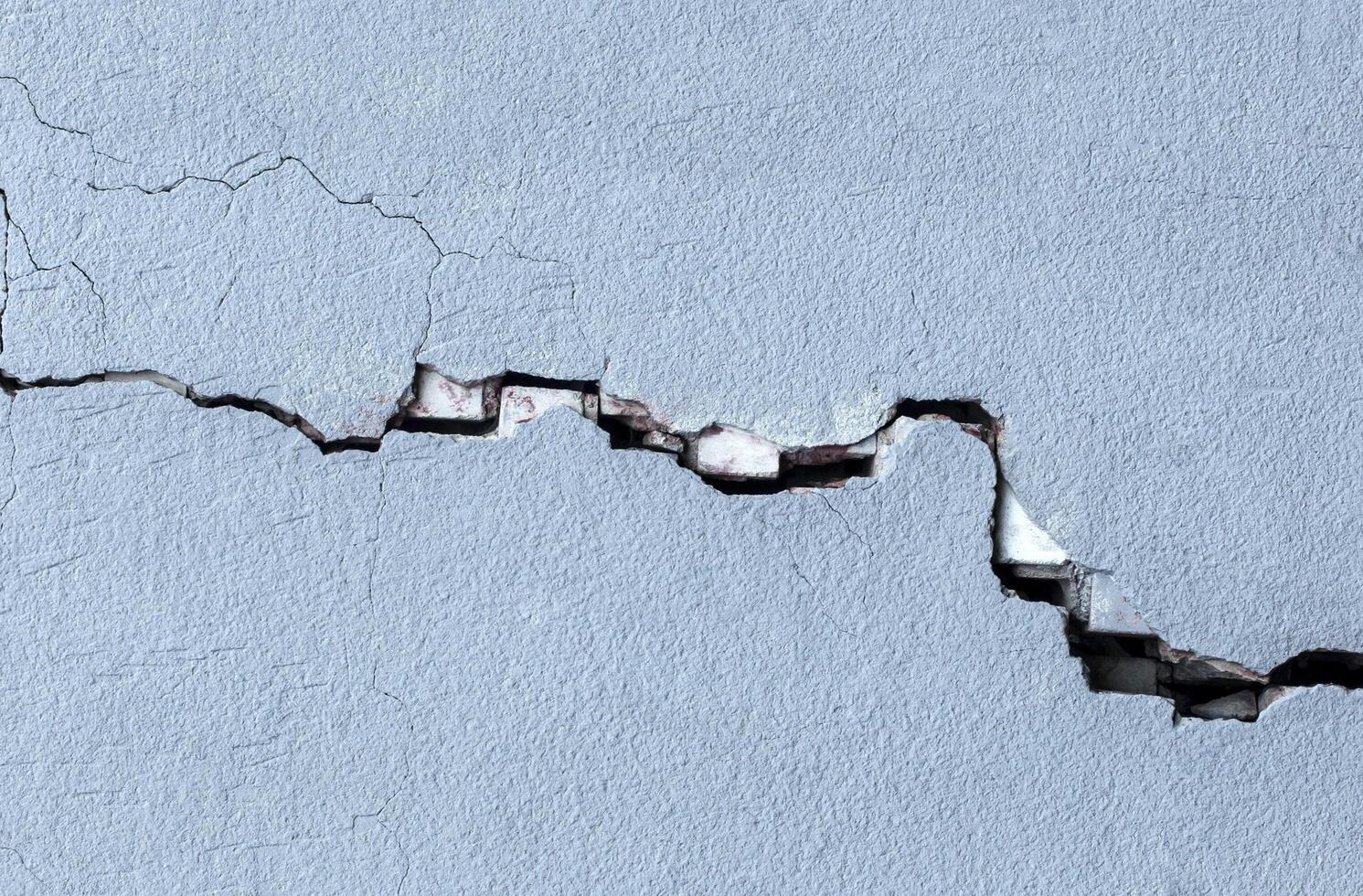 Wall with cracks photo