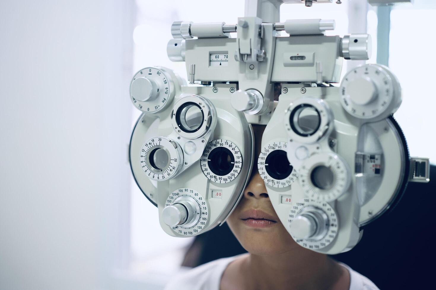 Kid eye test photo