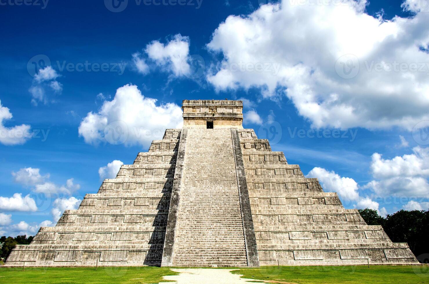 The kukulcan temple at Chichen Itza, Wonder of the World photo