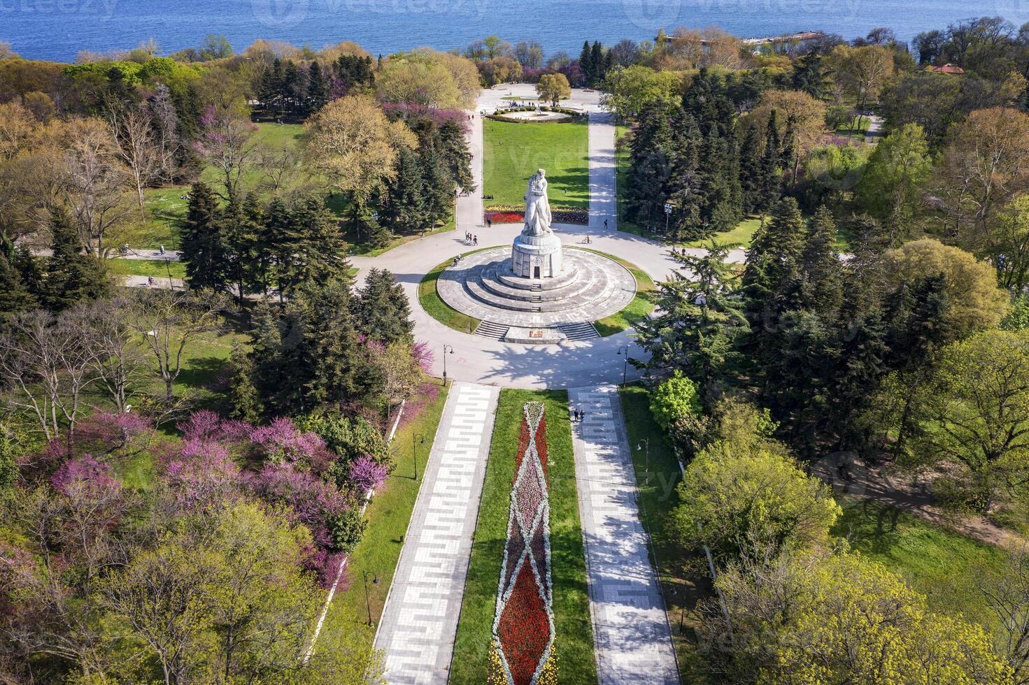 Aerial view of the decorated sea garden and The Pantheon of the Fallen of the Wars photo