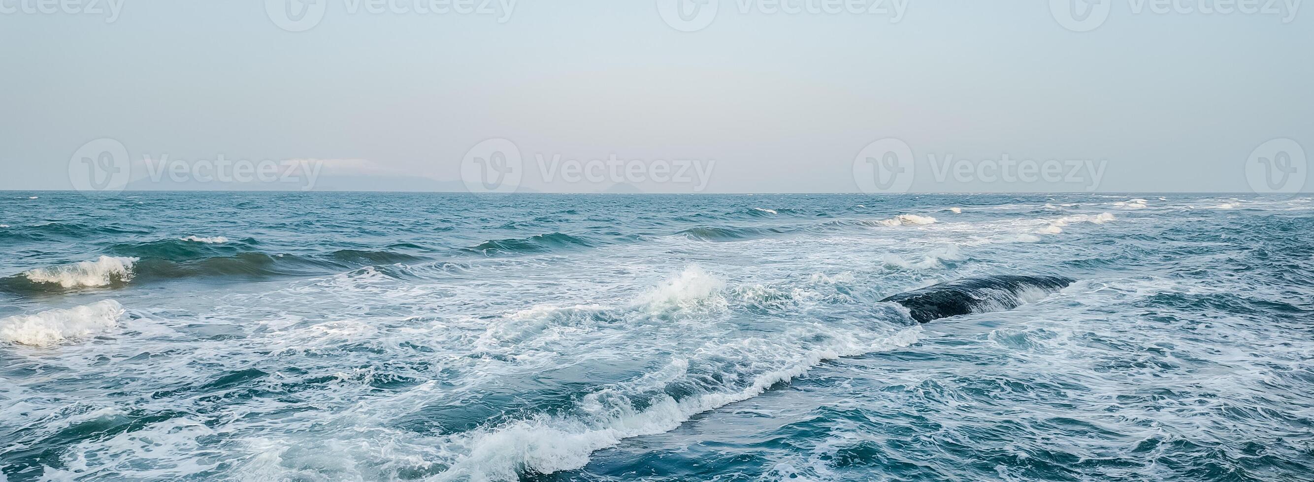 Oceano horizonte, tranquilo escapar o marina aventuras foto