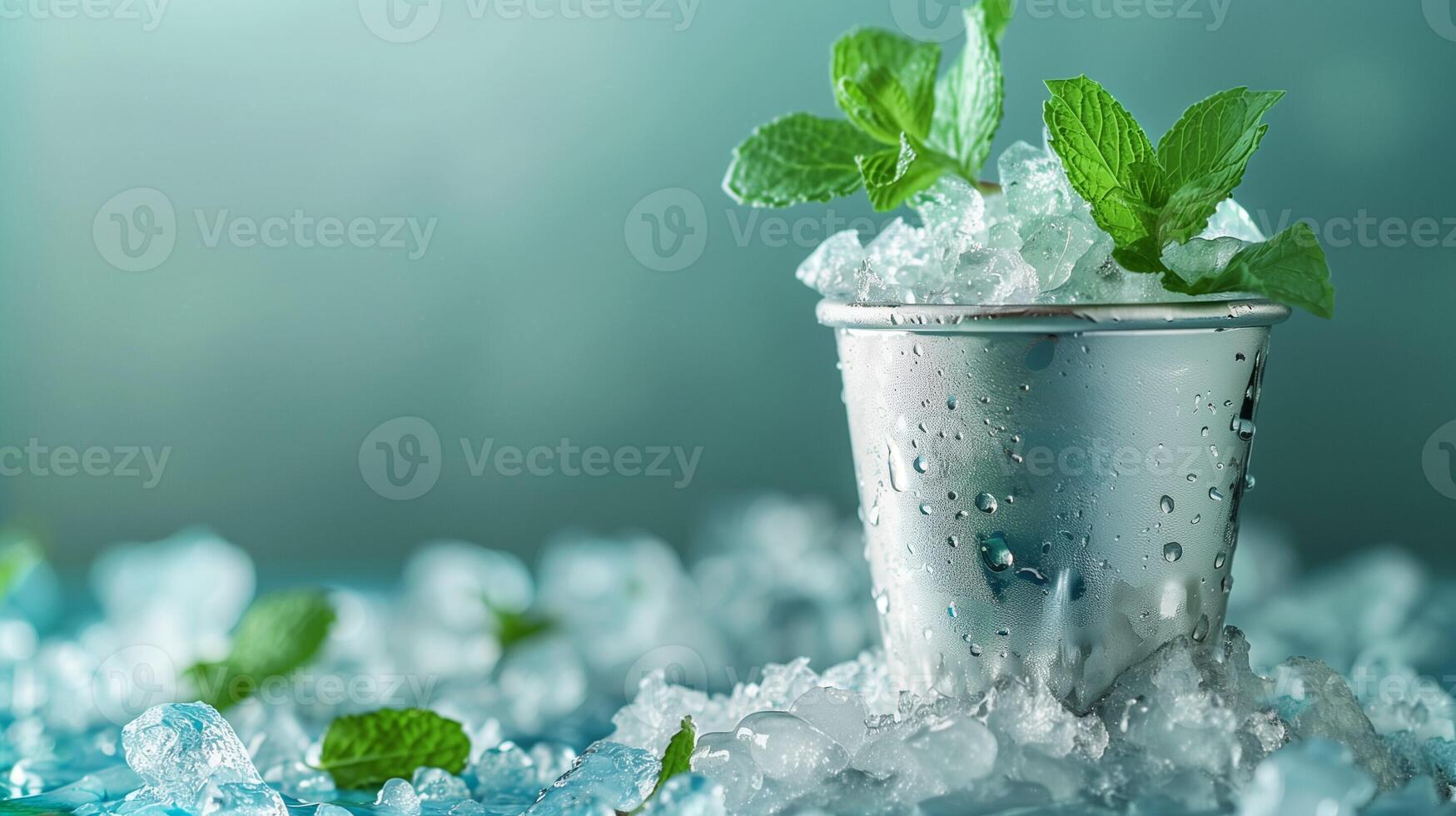 AI generated A silver mint julep glassware with crushed ice and mint sprigs, isolated on a gradient background photo