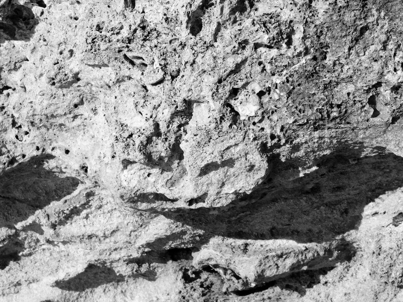 textura de piedra oscura al aire libre foto