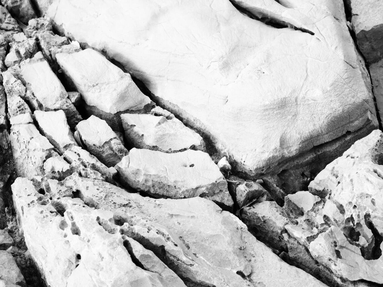 textura de piedra oscura al aire libre foto