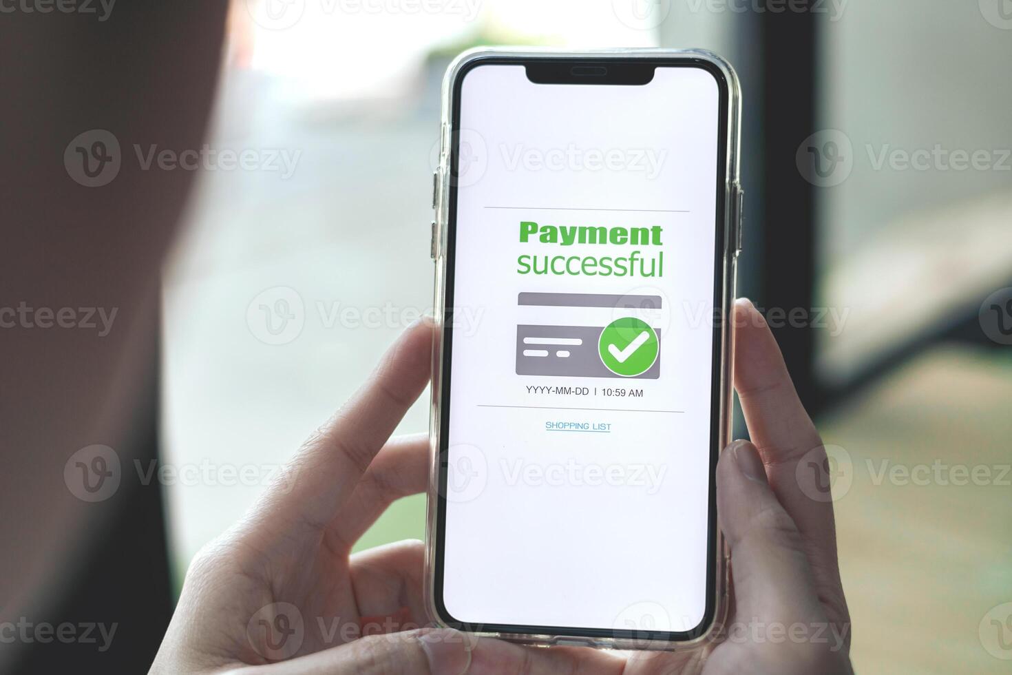 en línea financiero actas y pago exitoso. de cerca de mano utilizando teléfono inteligente para pago de compras transacción por crédito tarjeta en línea bancario foto