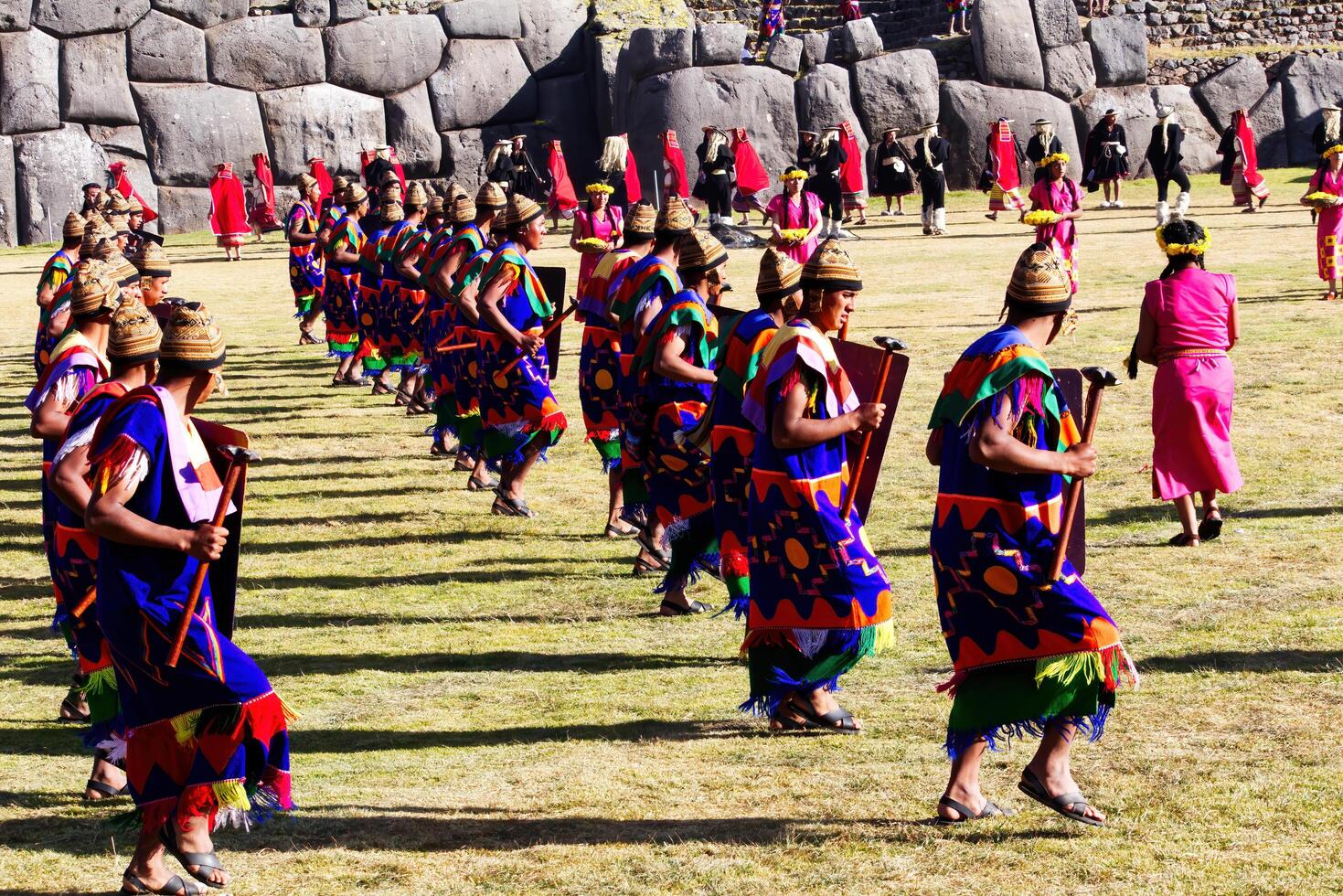 cusco, Perú, 2015 - Inti Raymi festival sur America hombres disfraz foto
