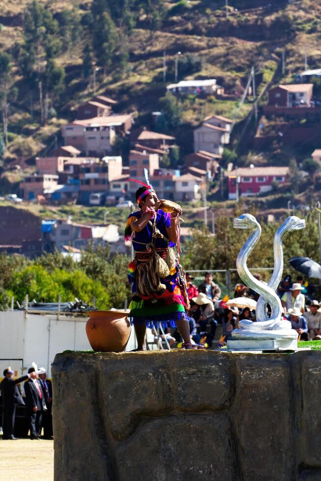 cusco, Perú, 2015 - Inti Raymi festival sur America hombre en disfraz foto