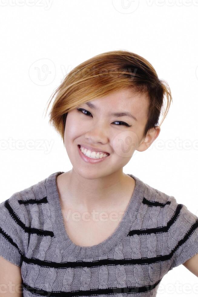 flaco asiático americano mujer en tejer parte superior foto