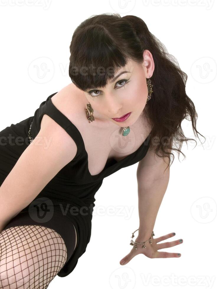 joven mujer en mallas medias sentado foto