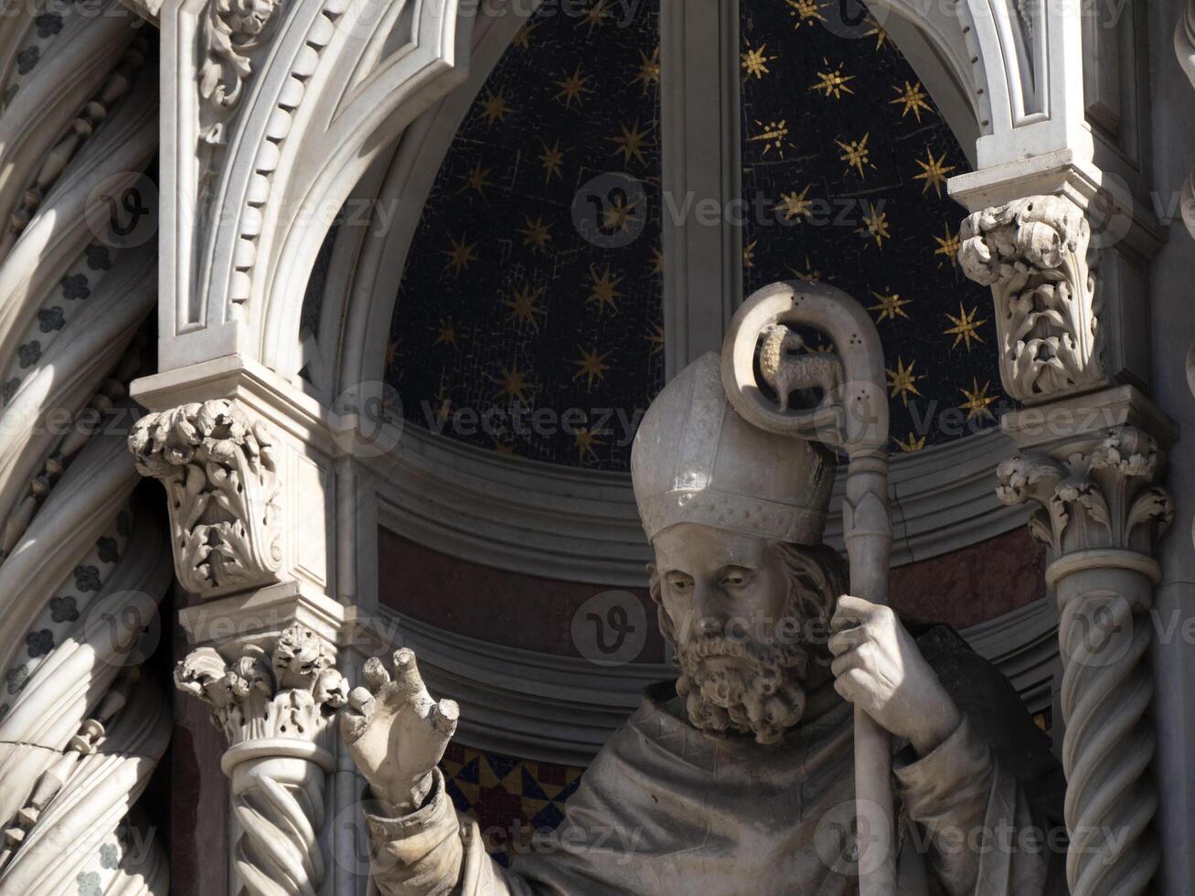 florencia catedral Papa Noel maria dei fiori Italia - detalle de escultura foto