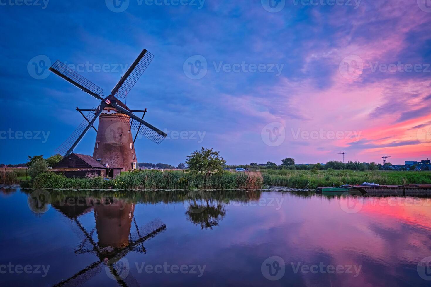 molinos de viento a kinderdijk en Holanda. Países Bajos foto