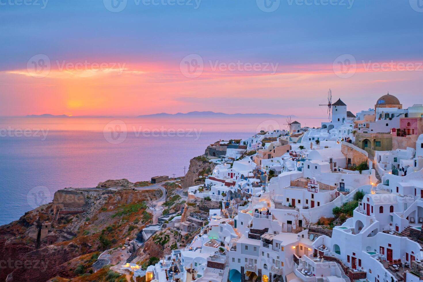 famoso griego turista destino oia en noche, Grecia foto