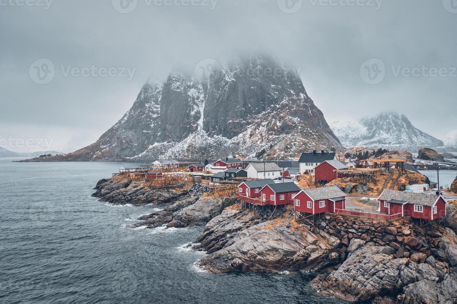 hamnoy pescar pueblo en lofoten islas, Noruega foto