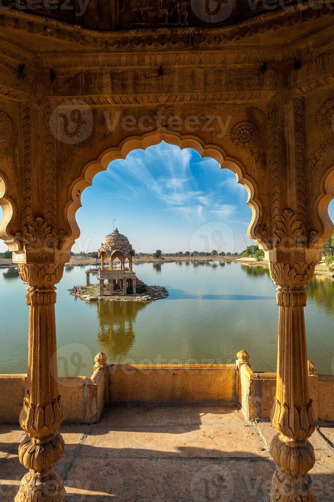 indio punto de referencia gadi sagar en Rajasthan foto