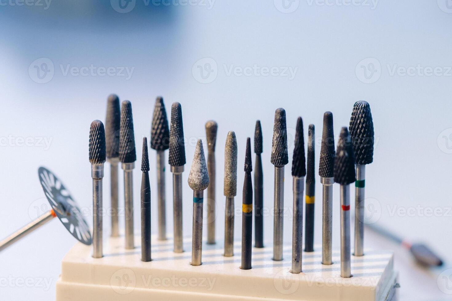 Grinding tools and drills for dental technicians photo