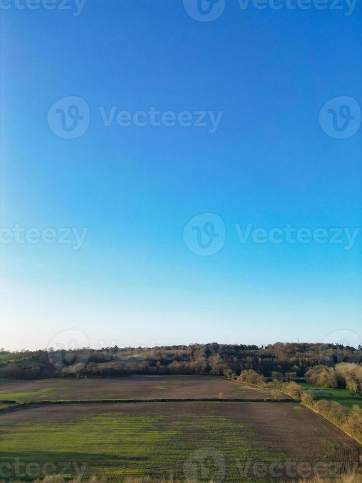 aéreo ver de británico campo paisaje cerca Oxford ciudad, Oxfordshire, Inglaterra Reino Unido durante amanecer Mañana. marzo 23, 2024 foto