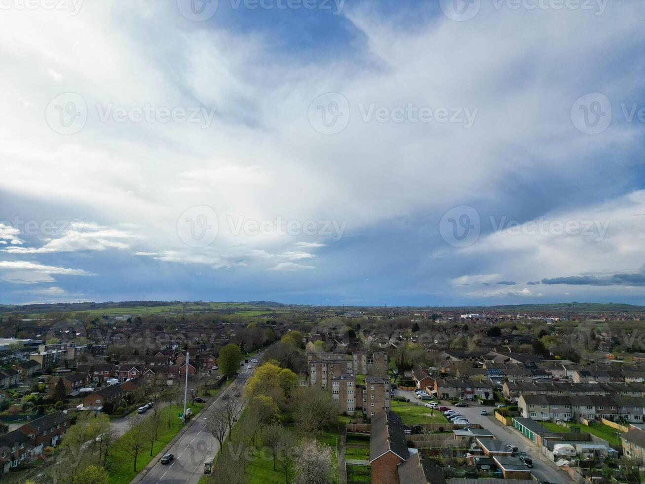 aéreo ver de central aylesbury pueblo de Inglaterra unido Reino. abril 1º, 2024 foto