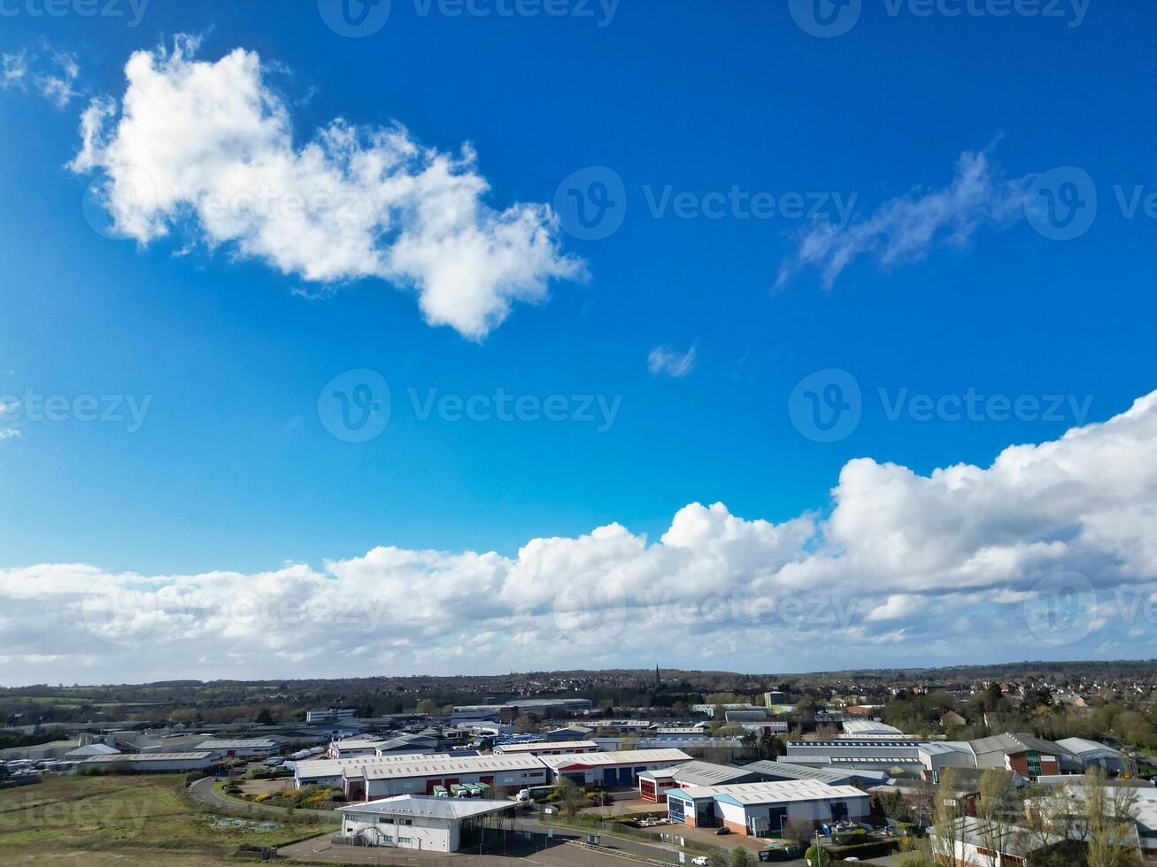 aéreo ver de central leighton zopilote pueblo de Inglaterra genial Bretaña. marzo 29, 2024 foto