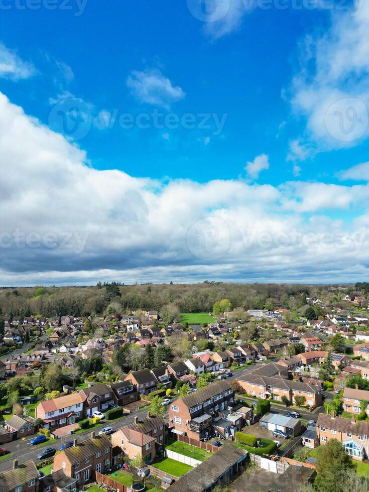 aéreo ver de denham verde pueblo Londres, puente ux, Inglaterra. unido Reino. abril tercero, 2024 foto