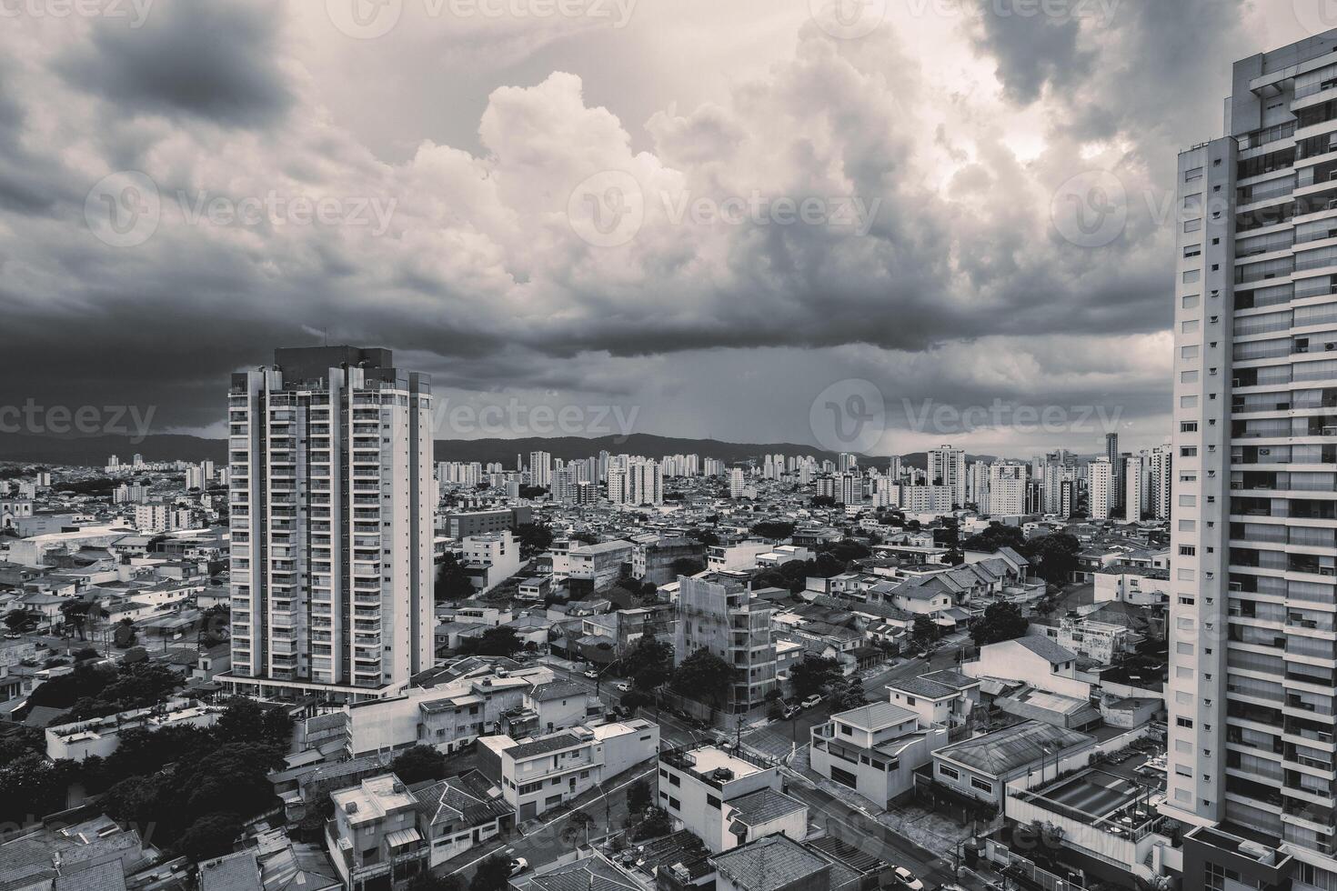 arial ver desde el norte zona de el ciudad sao Pablo, Brasil. en negro y blanco. foto