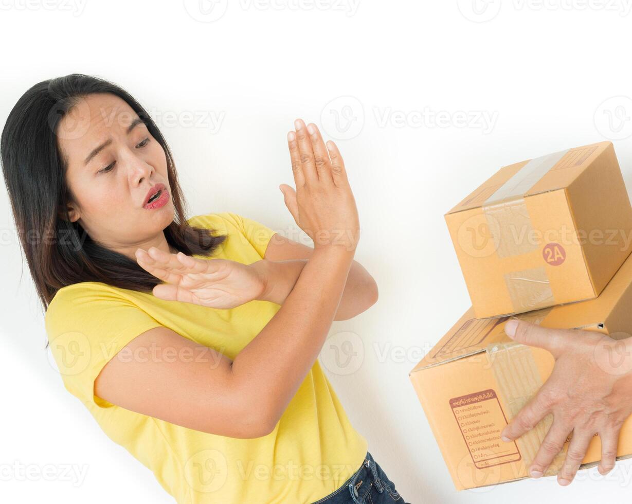 Women refuse to accept parcels. photo