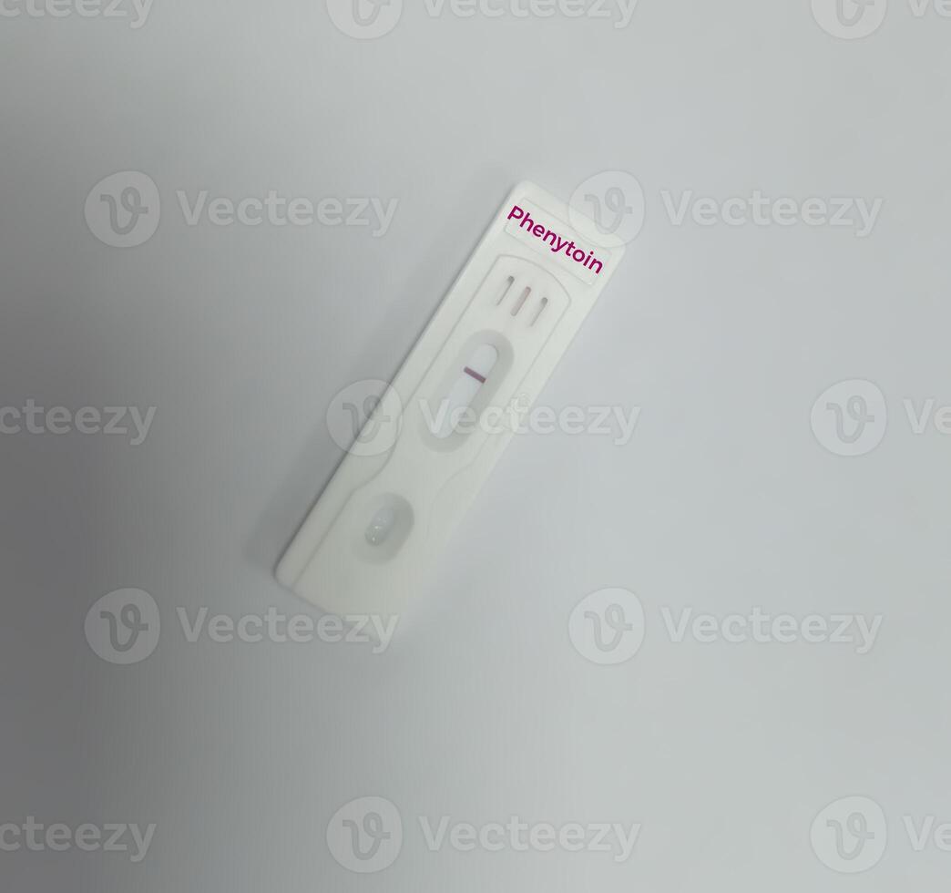 Rapid test device for Phenytoin test, therapeutic drug, to maintain a therapeutic level and diagnose potential for toxicity. photo