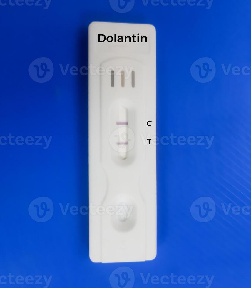 Rapid test device for Phenytoin test, therapeutic drug, to maintain a therapeutic level and diagnose potential for toxicity. photo