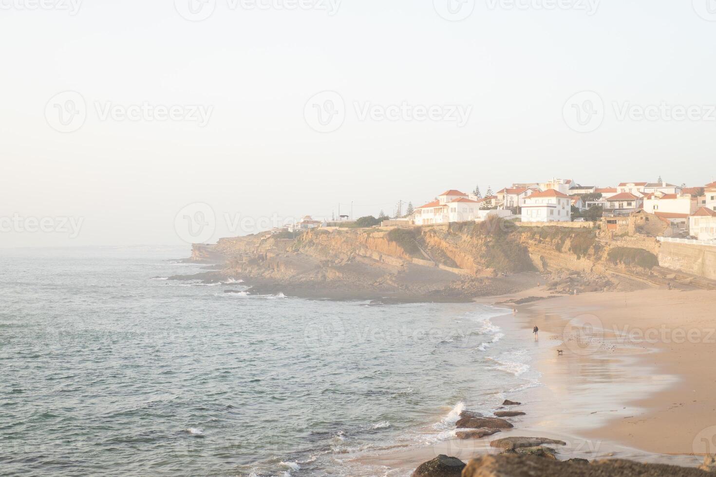 praia das macas manzana playa en colares, Portugal, en un Tormentoso día antes de puesta de sol foto