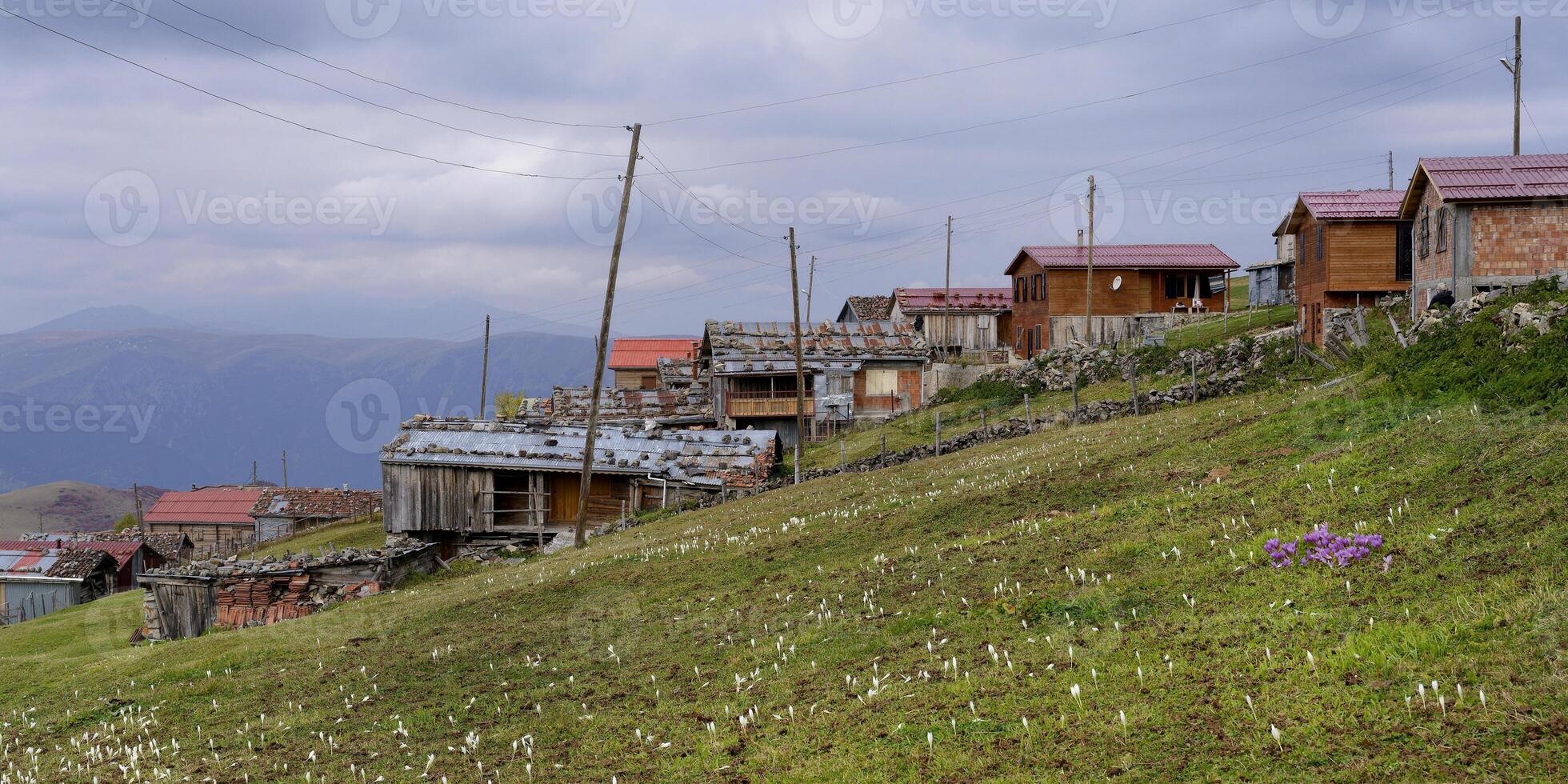 montaña pueblo en el karester yalas meseta, trebisonda, Turquía foto